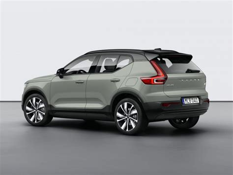 Volvo Xc40 Recharge P8 Awd In Sage Green