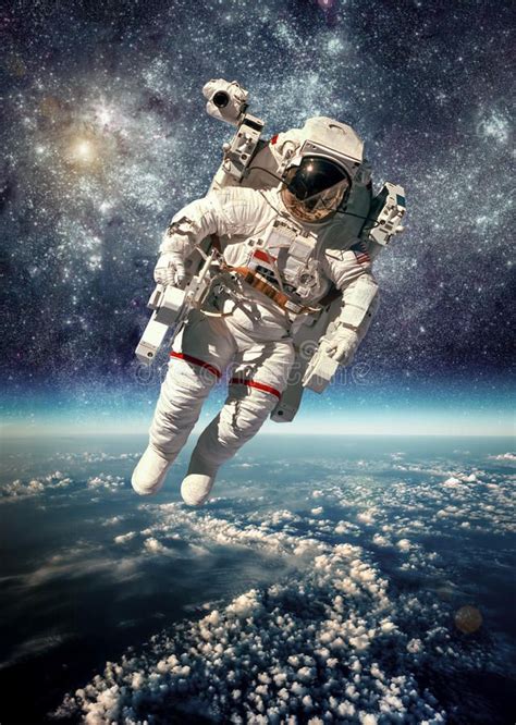 Galaxia Wallpaper, Arte Alien, Astronaut Wallpaper, Astronaut Art ...