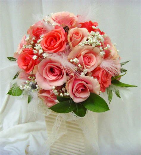 Wedding Flower Bouquets - Learn About the Different Shapes, Sizes ...