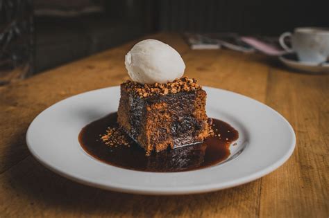 Mary Berry's sticky toffee pudding | Recipe | Mary berry sticky toffee ...