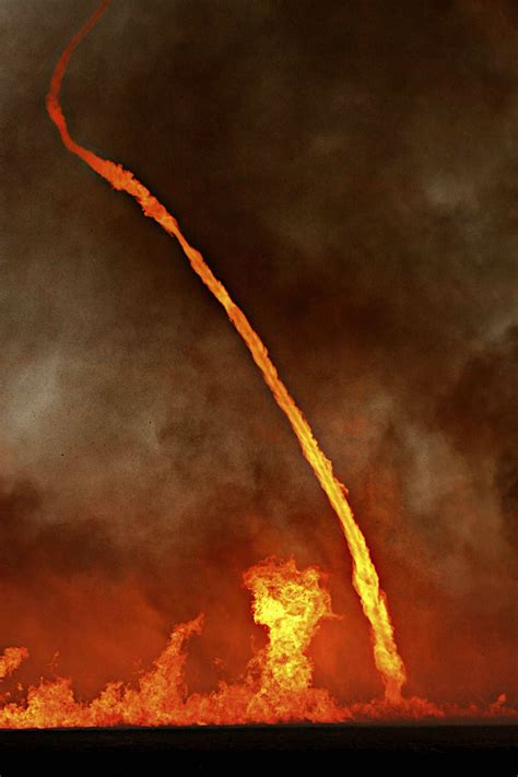 Fire whirl | Tornado de fuego, Arte de la naturaleza, Tornados