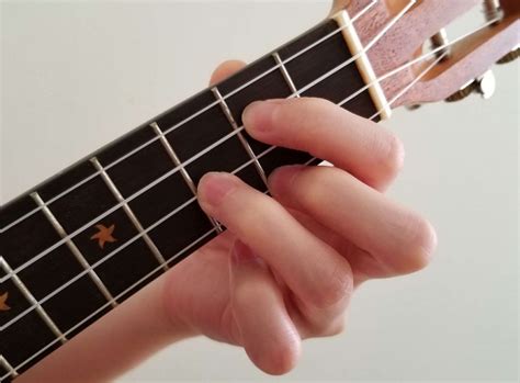 How To Play G Chord on Ukulele + 3 Easy Variations!