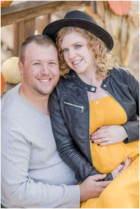 Pumpkin Patch Maternity at Roca Berry Farm - Amy Maly Photography