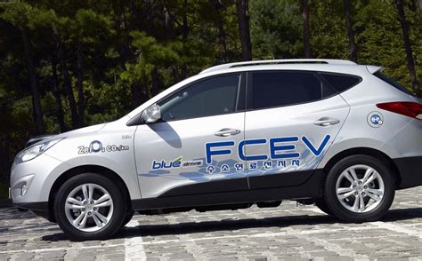 Hyundai ix35 Fuel Cell Photos and Specs. Photo: Hyundai ix35 Fuel Cell ...