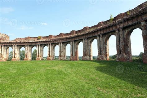 Old Palace ruins 9772974 Stock Photo at Vecteezy