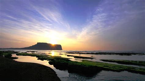 2-Day Jeju Island Tour to Folk Village, Cave & Sunrise Peak