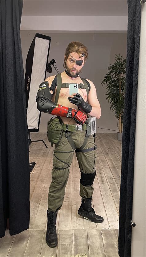 When you take your Venom Snake cosplay too far : r/metalgearsolid