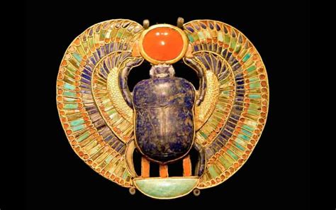 What does the scarab beetle symbolize in ancient Egypt? (amazing photos)