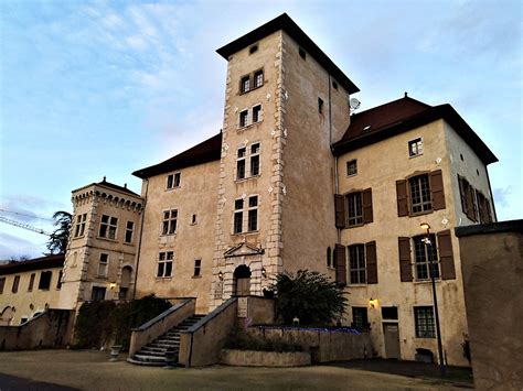 N°1 Fontaine Walking Tour (2h) - Tour Guides France