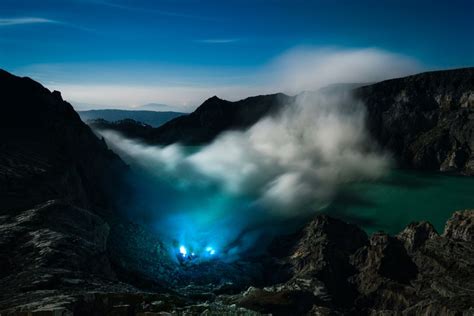 Bright Blue "Lava" Spews From Indonesia’s Kawah Ijen Volcano | IFLScience