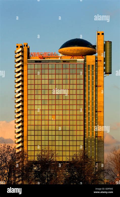 Hotel Hesperia Tower, by Richard Rogers.L´Hospitalet del Llobregat ...