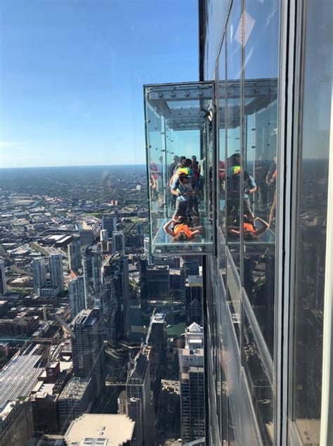 Visitors’ Worst Nightmare Comes True As The Glass Floor On 103rd Floor ...