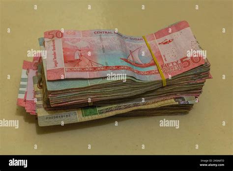 Stacks of Sudanese Pound banknotes Stock Photo - Alamy