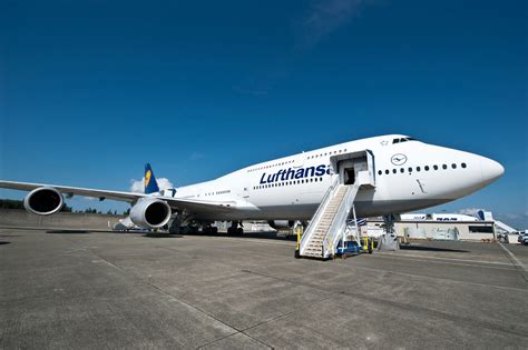 UPDATED: Photos of Boeing 747-8 Intercontinental in Full Lufthansa ...