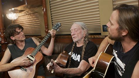 Willie Nelson, Sons Detail Unbreakable Bond on Tour Bus: Watch ...