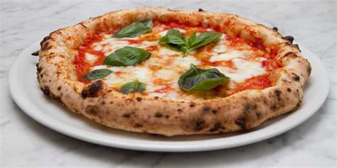 Come fare la vera pizza napoletana? Guida per pizzaioli professionisti