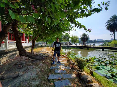 Lotus Lake Kaohsiung (Taiwan)| Self Guided Walking Tour | BUMBLING TOURIST