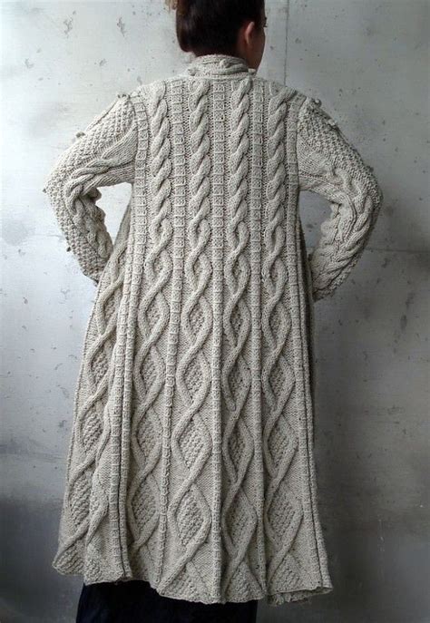 Lange gestrickte Jacke Strickjacke Beige-Kabel von Uniquebethea Mehr ...