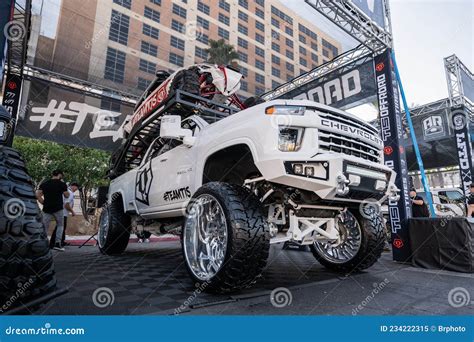 Chevy Silverado 2500 HD Biggest Truck Showcased at the SEMA Show ...