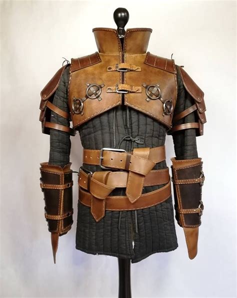 Pin by Fhfg on Доспехи | Leather armor, Cosplay armor, Character outfits