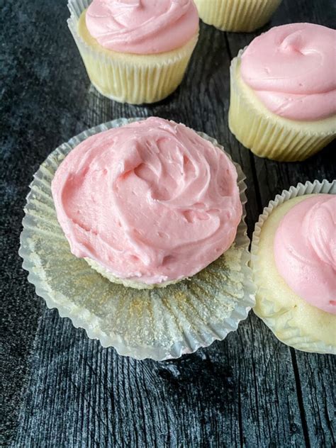 Copycat Magnolia Bakery Cupcakes Recipe - Scrambled Chefs