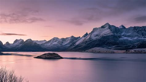 Download wallpaper: Natural view over the lake and mountains 3840x2160