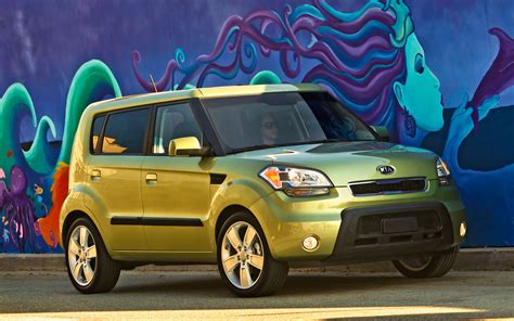 Box Car Battle 2011: Kia Soul Dominates, Nissan Cube Languishes in Sales