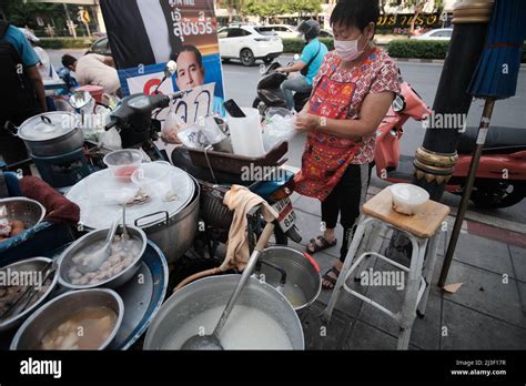 Lady Cooking Thai Street Food Bangkok Thailand Stock Photo - Alamy