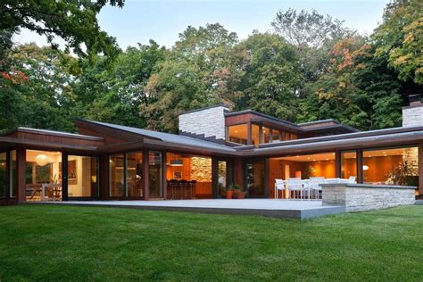 Midcentury lake house gets a dramatic transformation in Minnesota ...