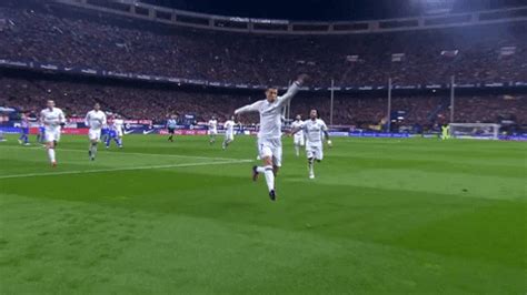 Cristiano Ronaldo Celebration GIFs - Find & Share on GIPHY