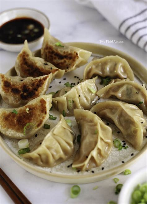 Pan-Fried Pork Dumplings with Cabbage (猪肉煎饺）| Two Plaid Aprons