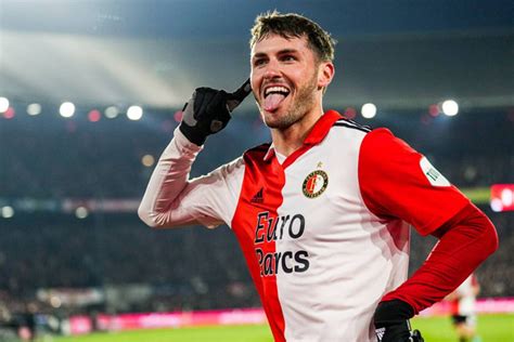 Santi Giménez logra 20 goles con el Feyenoord