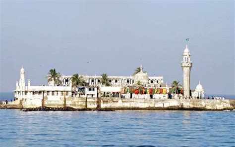 Travel Guide to Haji Ali Dargah, Mumbai