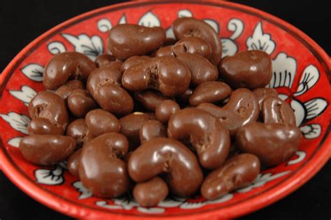 1 lb. Cashews – Milk Chocolate Covered – Ohio Peanut Shoppe