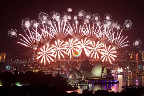 sydney-harbour-new-years-eve-fireworks-2013 - 7842 - The Wondrous Pics