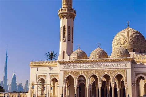 6 of the most beautiful mosques to visit in the UAE