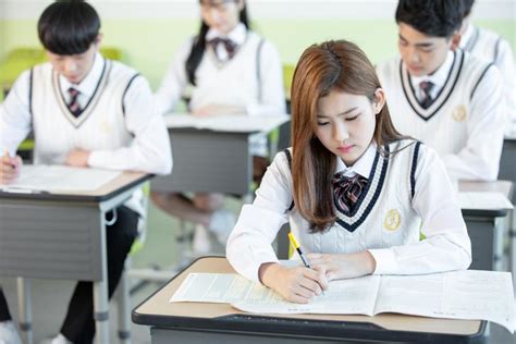 What Happens The Day Of Korea's College Entrance Exam? - Korea (Creatrip)