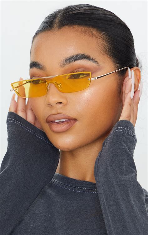 Lunettes De Soleil Jaunes À Monture Carrée Aplatie | PrettyLittleThing FR