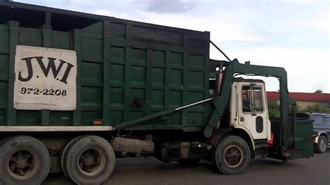 OLD Mack Front Loader Trash Truck Picking Up & Emptying a Skip [HD ...