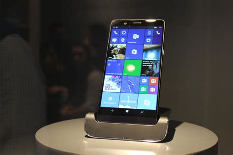 The next HP Elite x3 preens behind a glass case at Mobile World ...