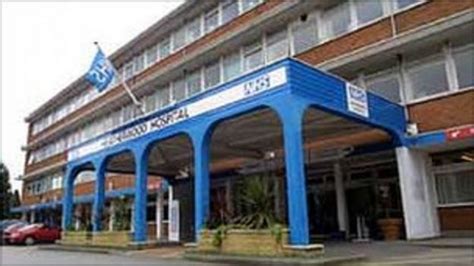 Heatherwood Hospital in Ascot 'to stay open' - BBC News