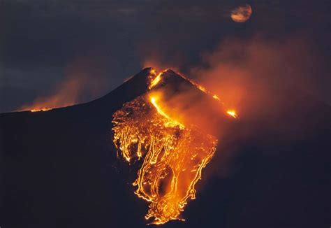 Núi lửa Etna phun trào đài dung nham 1.500 mét - Báo Công an Nhân dân ...