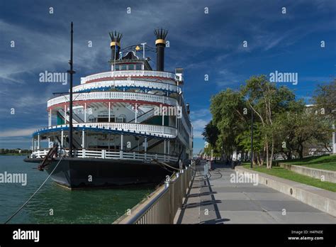 DETROIT PRINCESS RIVERBOAT (© CJC CRUISES 2004) DETROIT RIVER DOWNTOWN ...