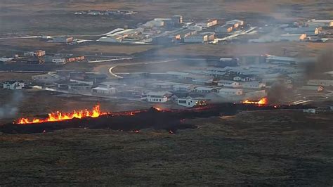 Iceland volcano: Lava inside Grindavik after new fissure opens in ...