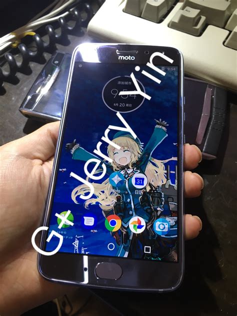 New Leaked Images Of Moto X4 Shows Glass Back