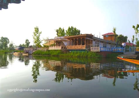 Life on a houseboat on Dal Lake in Srinagar - The Revolving Compass