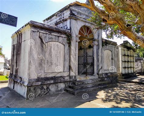 Italian Crypt in Metairie Cemetery Editorial Photo - Image of memorial ...