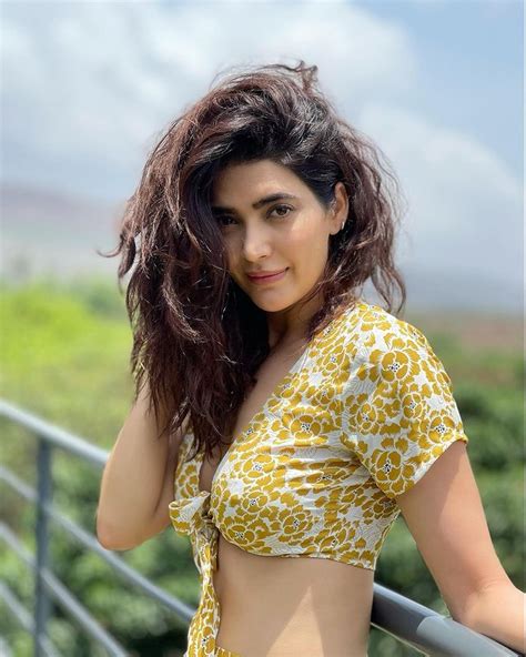 Karishma Tanna Flaunts Her Toned Abs In Sexy Outfits, See The Diva Slay ...