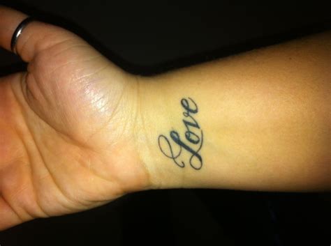 78 Elegant Love Tattoos Designs For Your Wrists