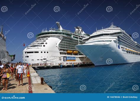 Cruise Ship Passengers editorial photo. Image of caribbean - 14478046